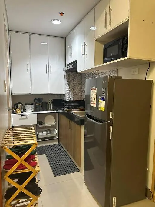 Apartment A Cozy 2-Bedroom W/ Balcony,Kitchen,Wifi &Netflix Manila