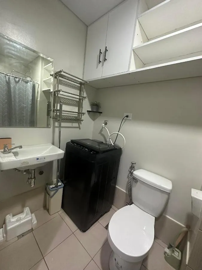 A Cozy 2-Bedroom W/ Balcony,Kitchen,Wifi &Netflix Manila Filippine